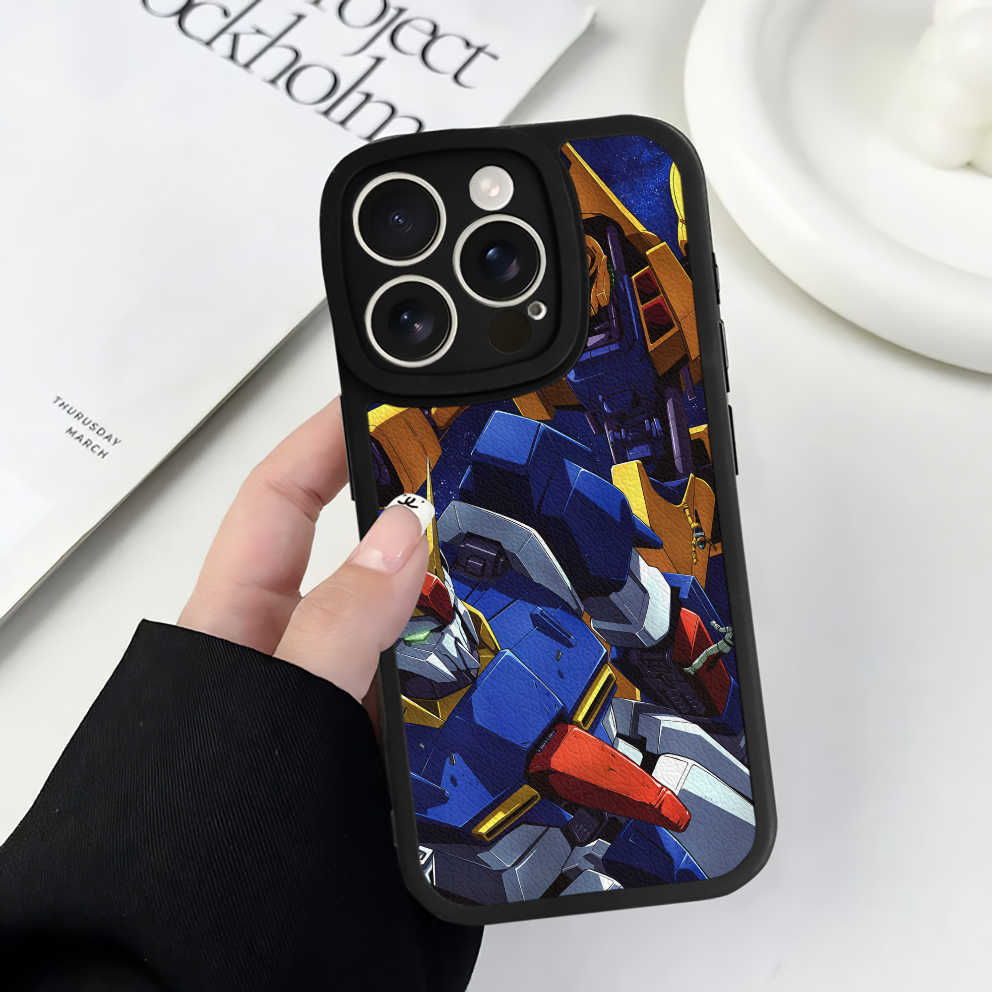 （画像用） 機動戦士ガンダム Mobile Suit Gundam 【iPhone 16シリーズ対応】シリコンスマホケース（レザー調） 材質：シリコン